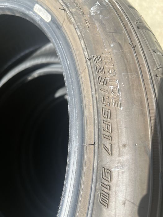 Vand cauciucuri Falken 225/45/17, 2000 de kilometrii rulate
