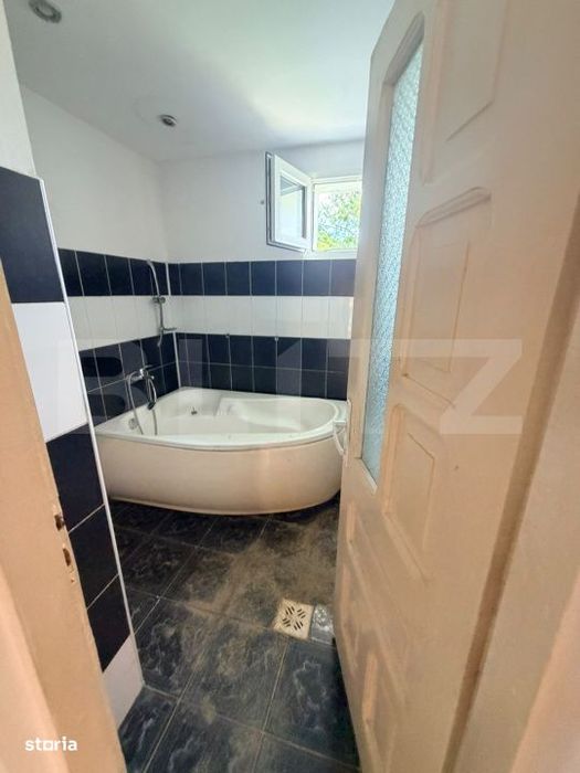 Casa de vanzare, 220 mp, teren 2.000 mp, zona Predelut