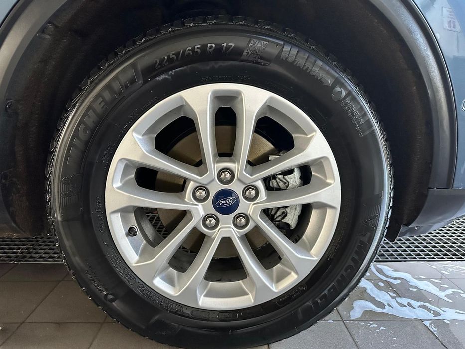 Vând Ford Kuga 5 usi Titanium 2.5 Duratec FHEV 190 CP AT AWD