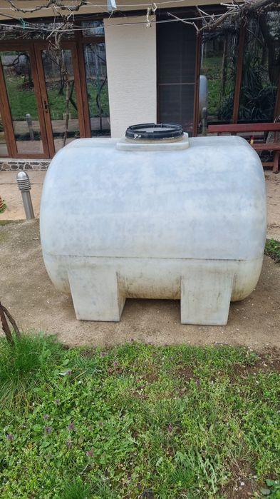 Цистерна 1.5 тона, събирала е дъждовна вода.
