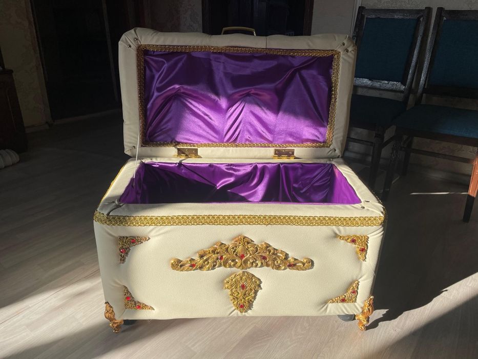 Сундук (дерево, винил, узоры, мягкий)