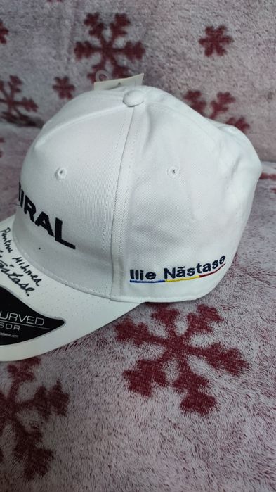 Vând șapcă cu semnătura lui Năstase