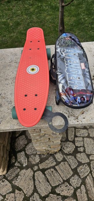 Vând skateboard 2 buc