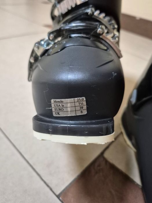 Ботинки для горных лыж