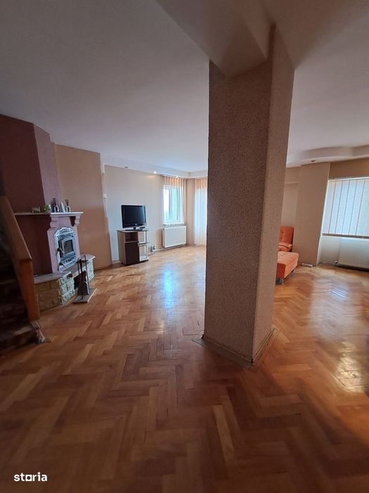 Vând apartament cu 5 camere,scara interioara,3 balcoane,ultracentral