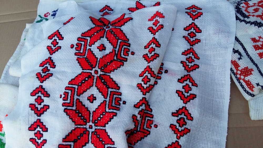 Prosoape si cearceaf tesute si lucrate manual sunt deosebite