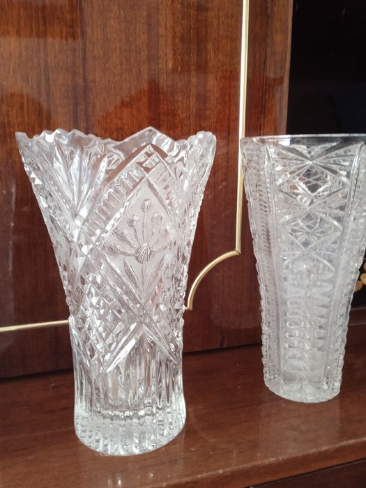 Отдам дешева вазы хрустальные