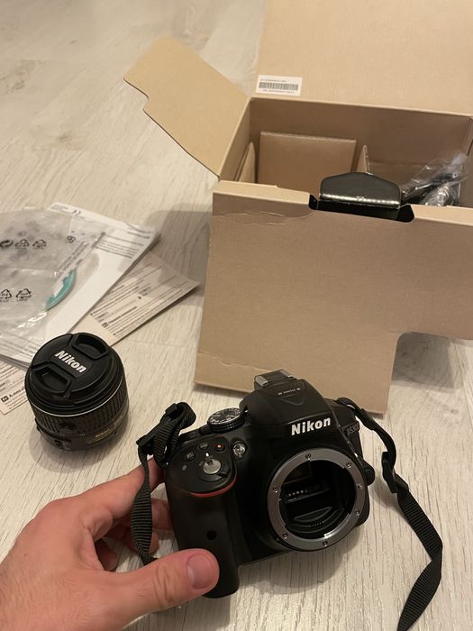 Nikon D5300 + NIKKOR 18-55mm VR II | Doar 295 cadre | Cutie originală