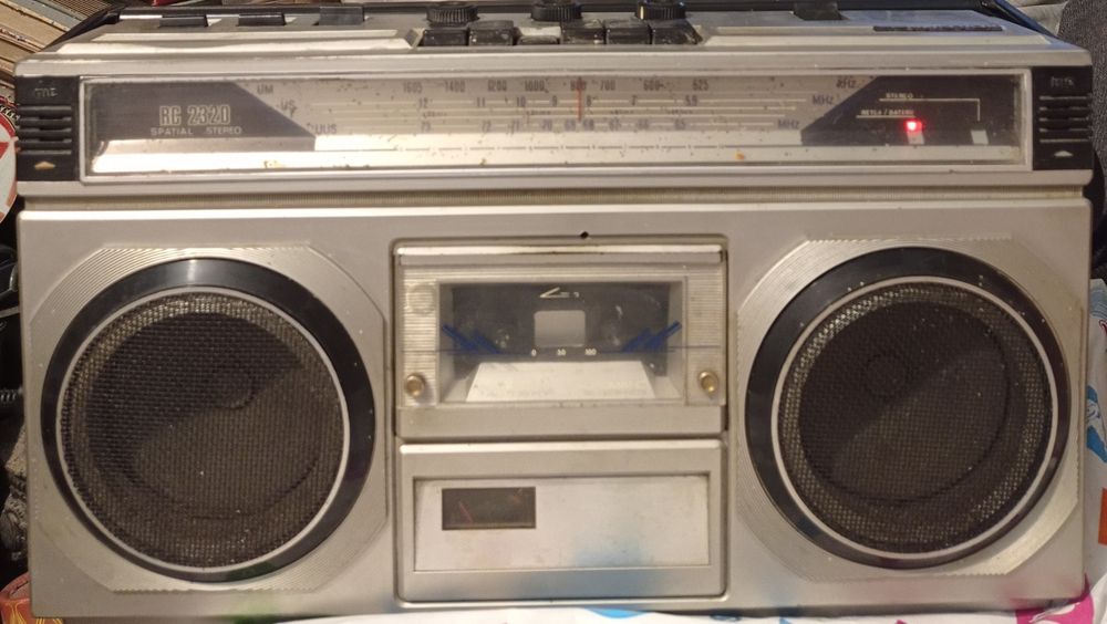 Vând sau schimb radio casetofon Tehnoton RC-2320,defect,bârâie radio.