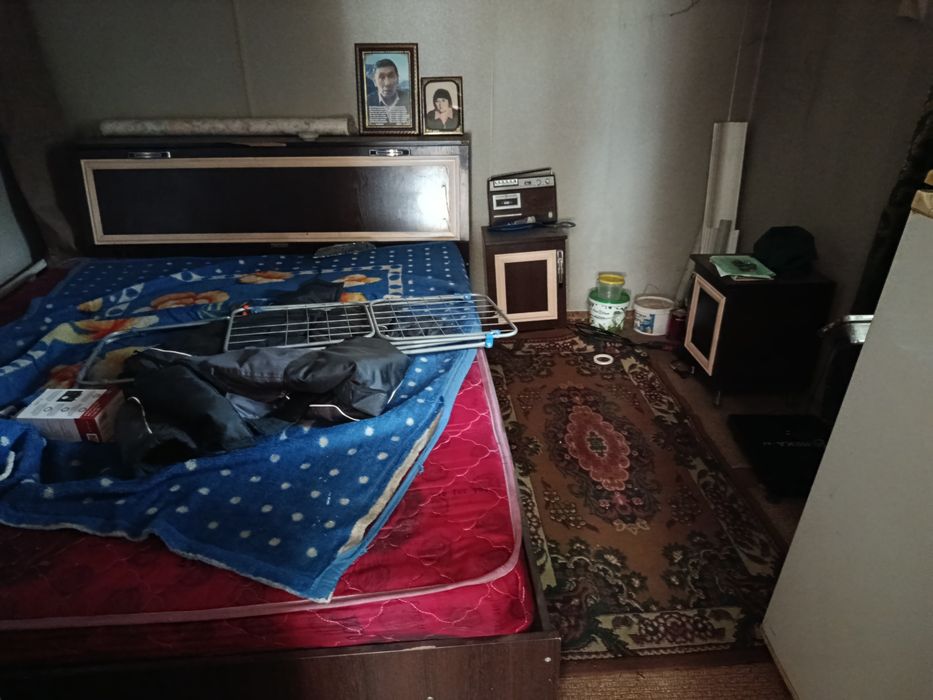 Продаются  душ, холодильник,диван кресло