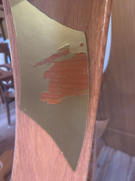 Масивна дървена поставка за вино