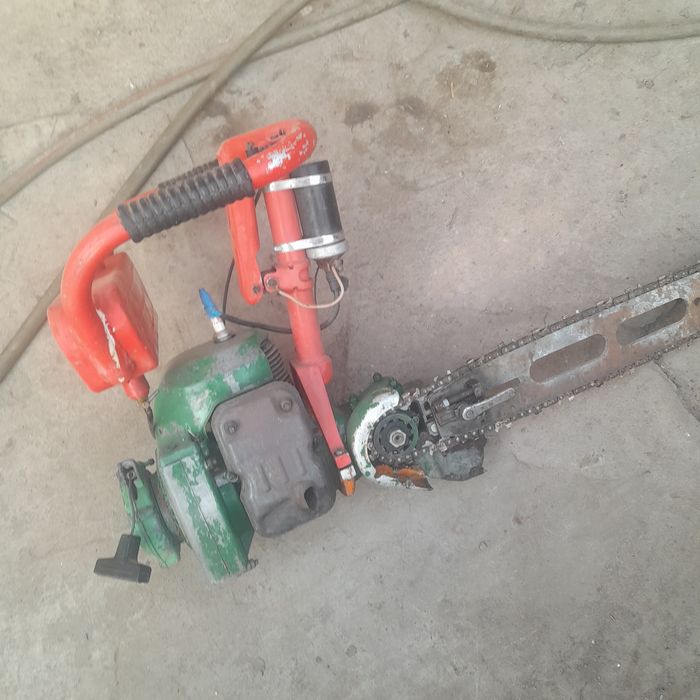 Продам  Бензопилу Урал