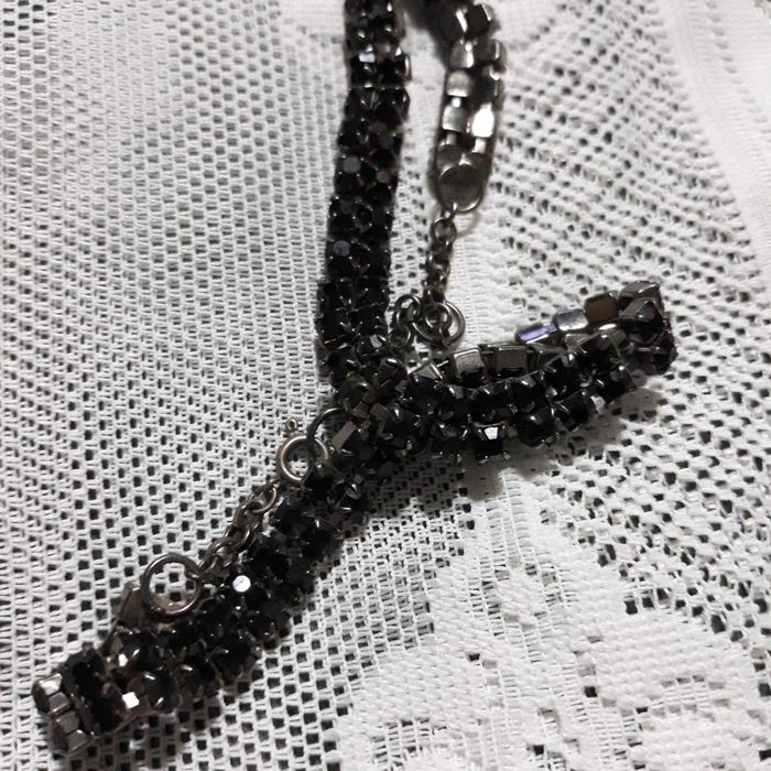 Късо черно Колие