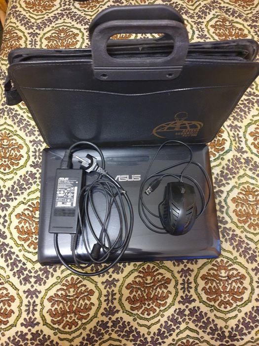 Продам наудбук Asus.