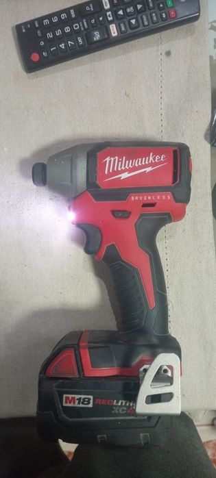 Masina de insurubat cu impact Milwaukee 1/4 HEX M18 FID3-0