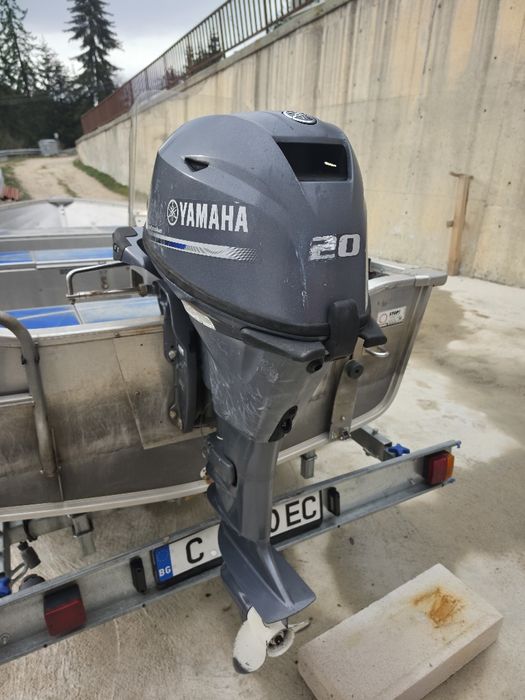 Лодка Linder Sportsman 400, двигател Yamaha 20