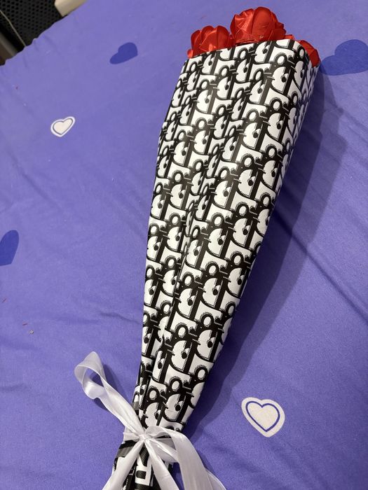 Buchet trandafiri dior