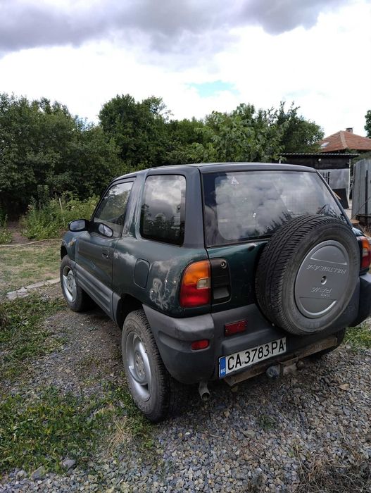 Продавам Toyota RAV4