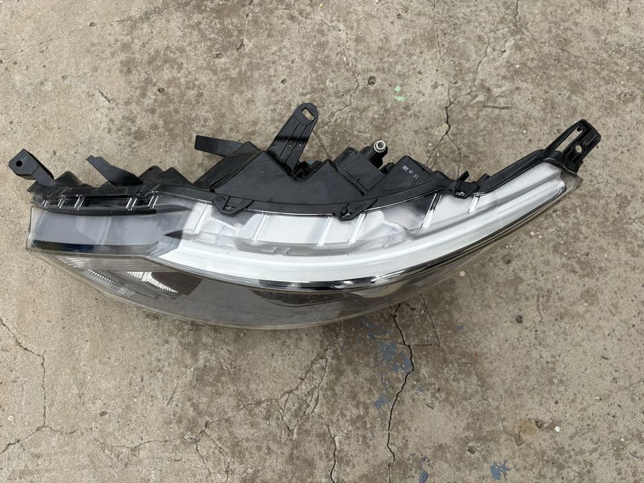 Ляв фар за Нисан Кашкай / Nissan Qashqai J12 2013- 2017