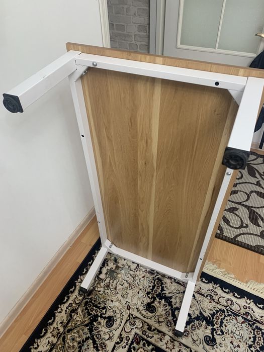 Стол журнальный.