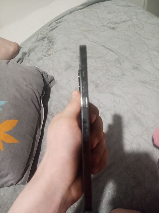 Обменяю 12 про Макс на модель выше