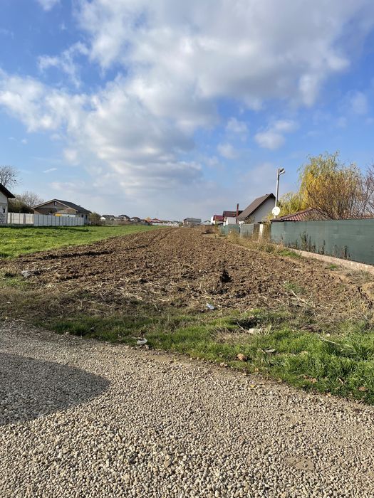 Teren Pt case perfect !!! 1800 mp De vinzare Sau Inchiriere 1euro MP !