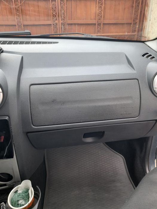 Dacia Logan, 1.6 16V • 2006 • 180.000 KM • Albastru • Navigație