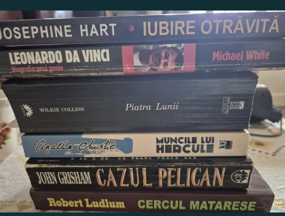 7 Cărți în stare bună.