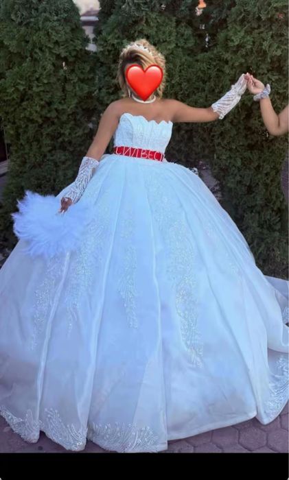 Булченски рокли в отлично състояние носени са само за часове