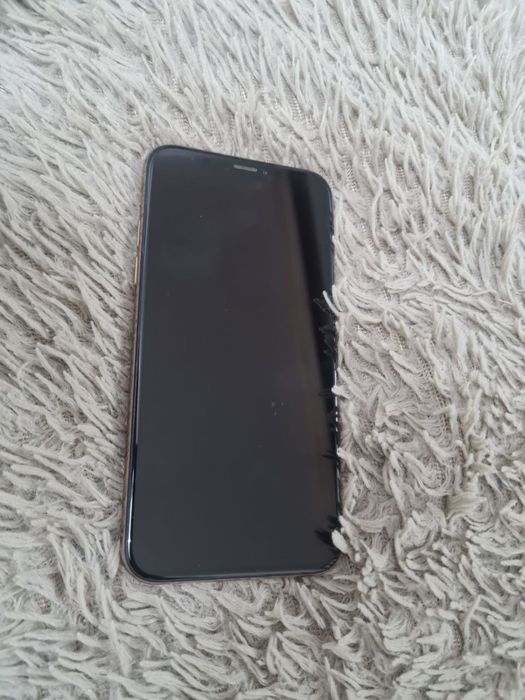 Продам Iphone XS в отличном состоянии