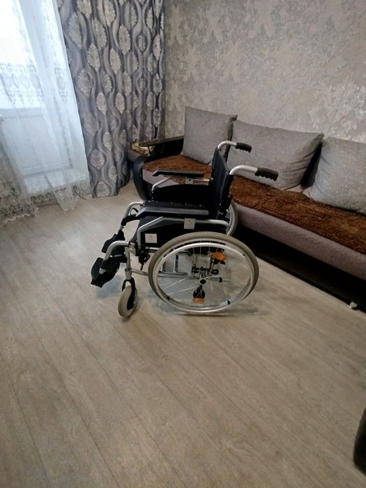 Продам инвалидную коляску