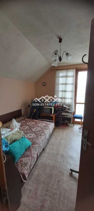 Продава монолитна къща в село Средногорово