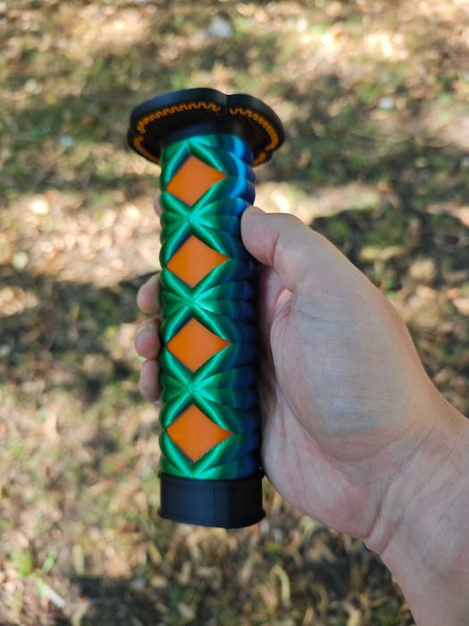 Меч катана с хамелеонова зелено и синя оплетка и разтегателно острие