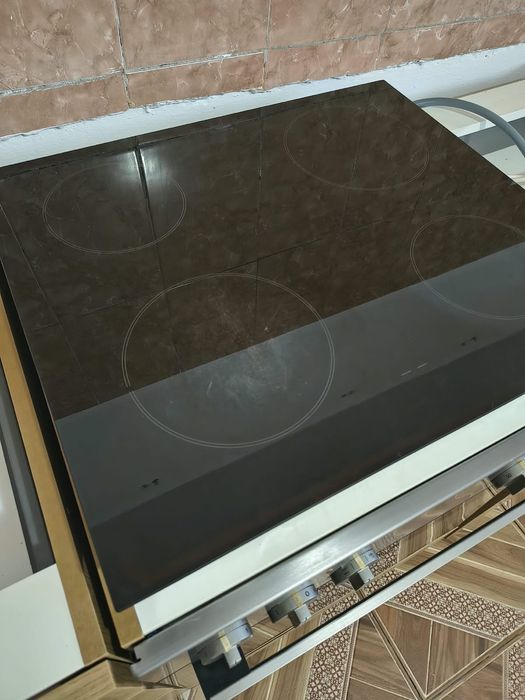 Cuptor electric trifazic incorporabil Gorenje cu plită electrică