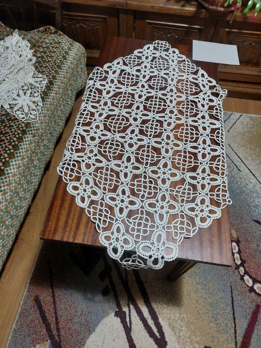 2 fețe de masă croșetate manual – masă de cafea, macrame, stare impeca