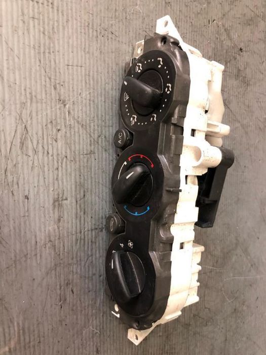 panou comanda ac ford focus 2