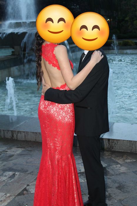 Бална рокля сатен и дантела