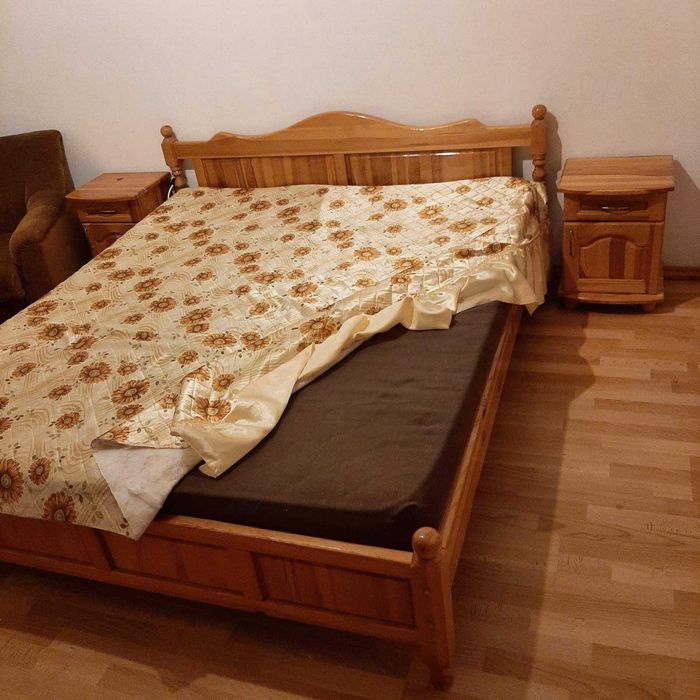 Спалня, легла, скрин и нощни шкафчета