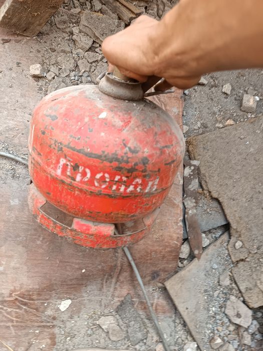 Продам два балона газовых