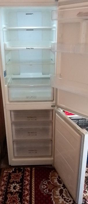 Холодильник SAMSUNG