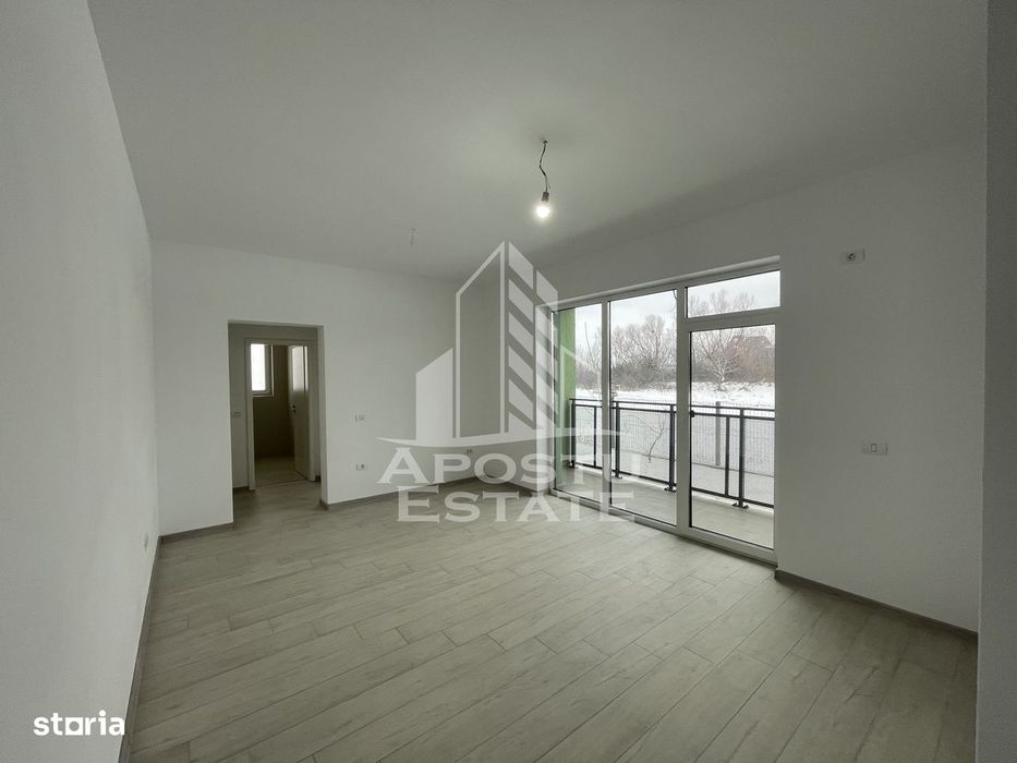 Spatiu comercial + loc parcare, 53 mp, Zona Planetelor