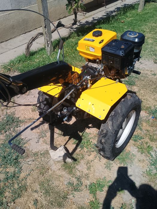 Motocultor 16 CP cu remorcă