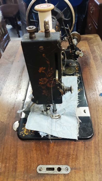 Антична шевна машина VICTORIA