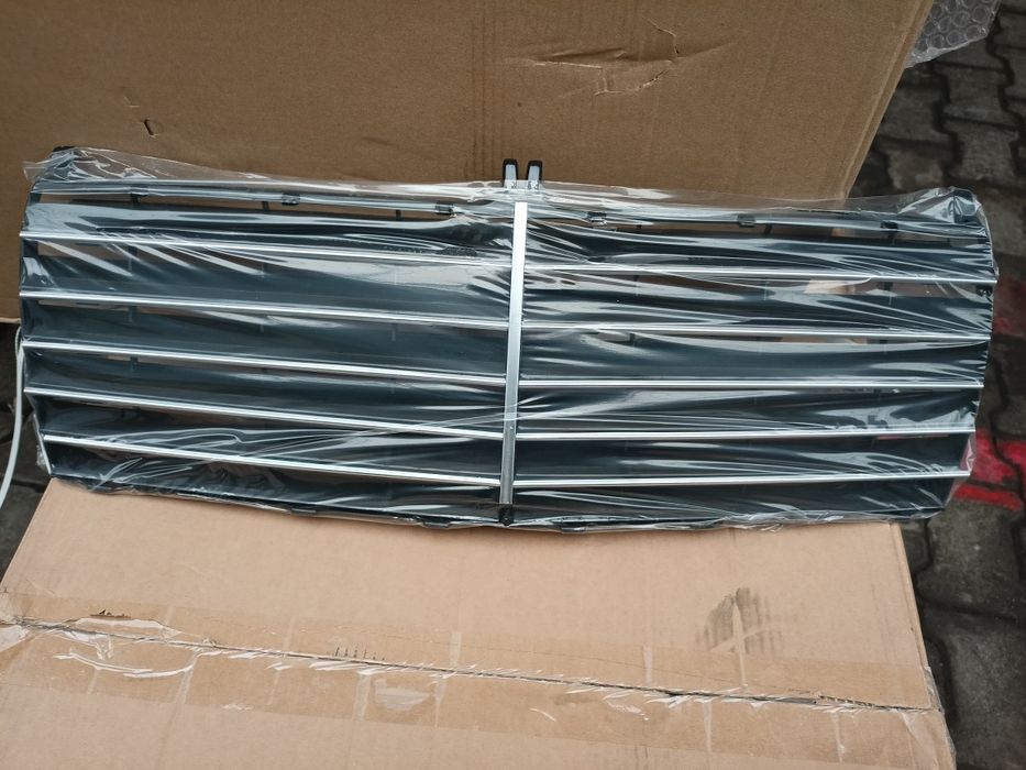 Мерс передний решётка 190,124,202,210,140