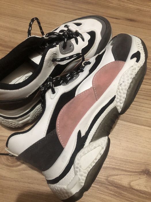 Продам Кроссовка