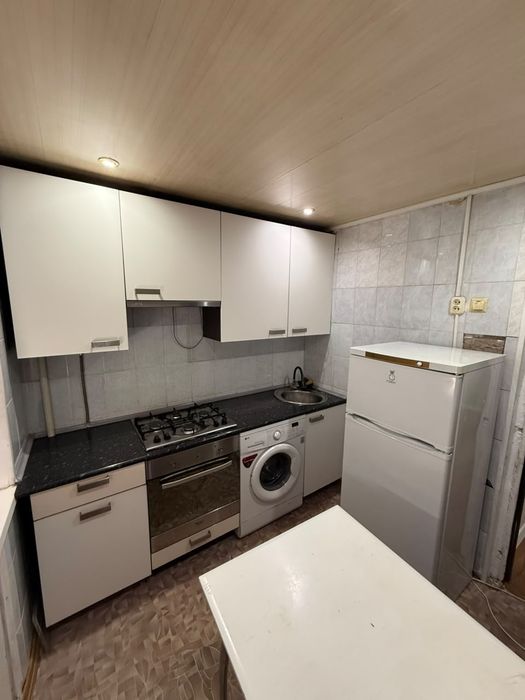 Продаётся 2 комн в центре, Рынок