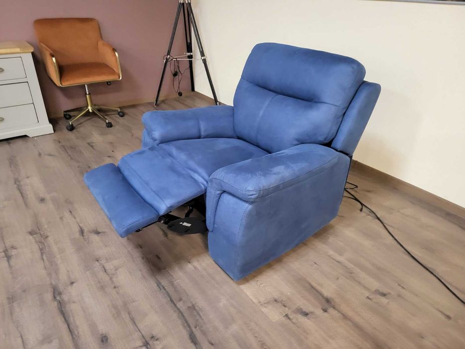 Син фотьойл от плат с електрически релаксиращ механизъм