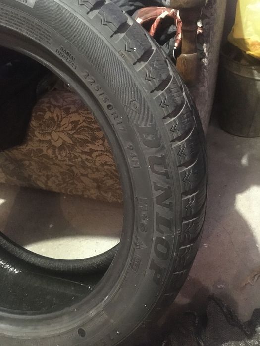Зимна гума 17 Цола марка DUNLOP размер 225/50/r17