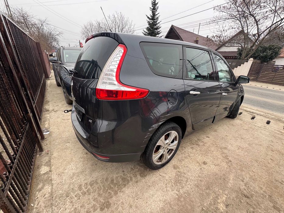 Dezmembram Renault Grand Scenic 1.9 dci 2011