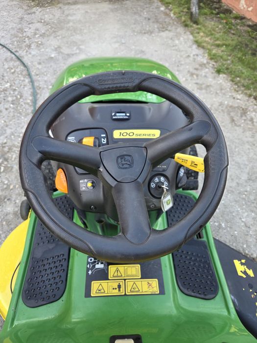 Vând tractoraș john deere